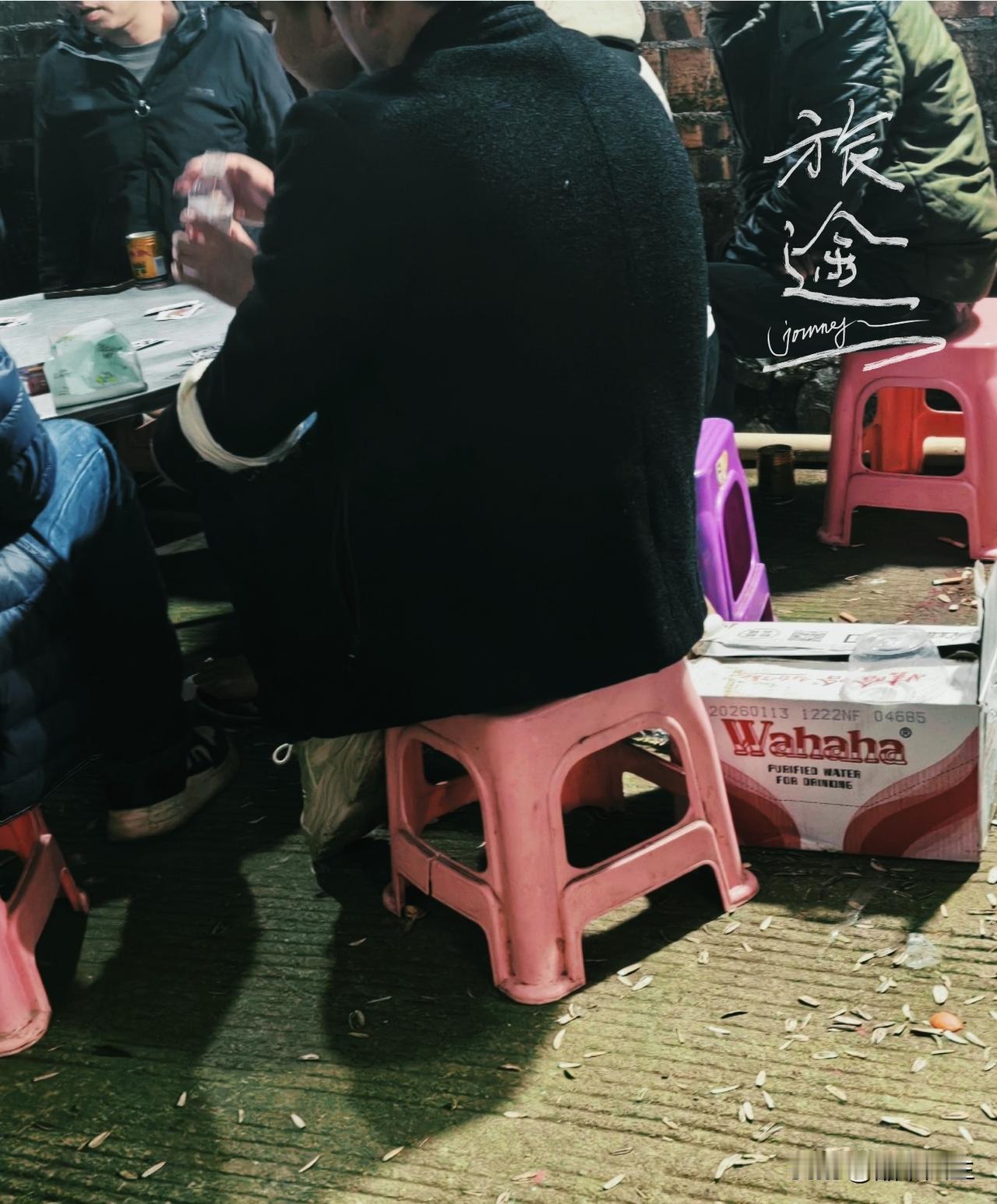 昨天堂哥打电话过来，聊了点家常，问我过年时喝醉酒摔破眼角在地上躺了多久，他自己记