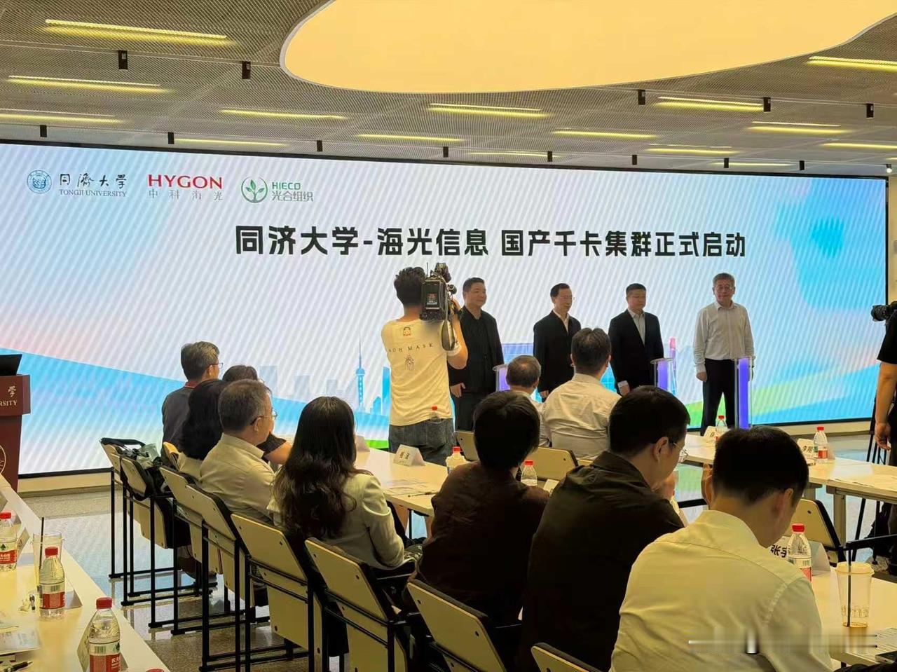 《人民日报》盛赞：补齐工科教研算力短板，新质生产力落地高校！

长期跟踪算力赛道