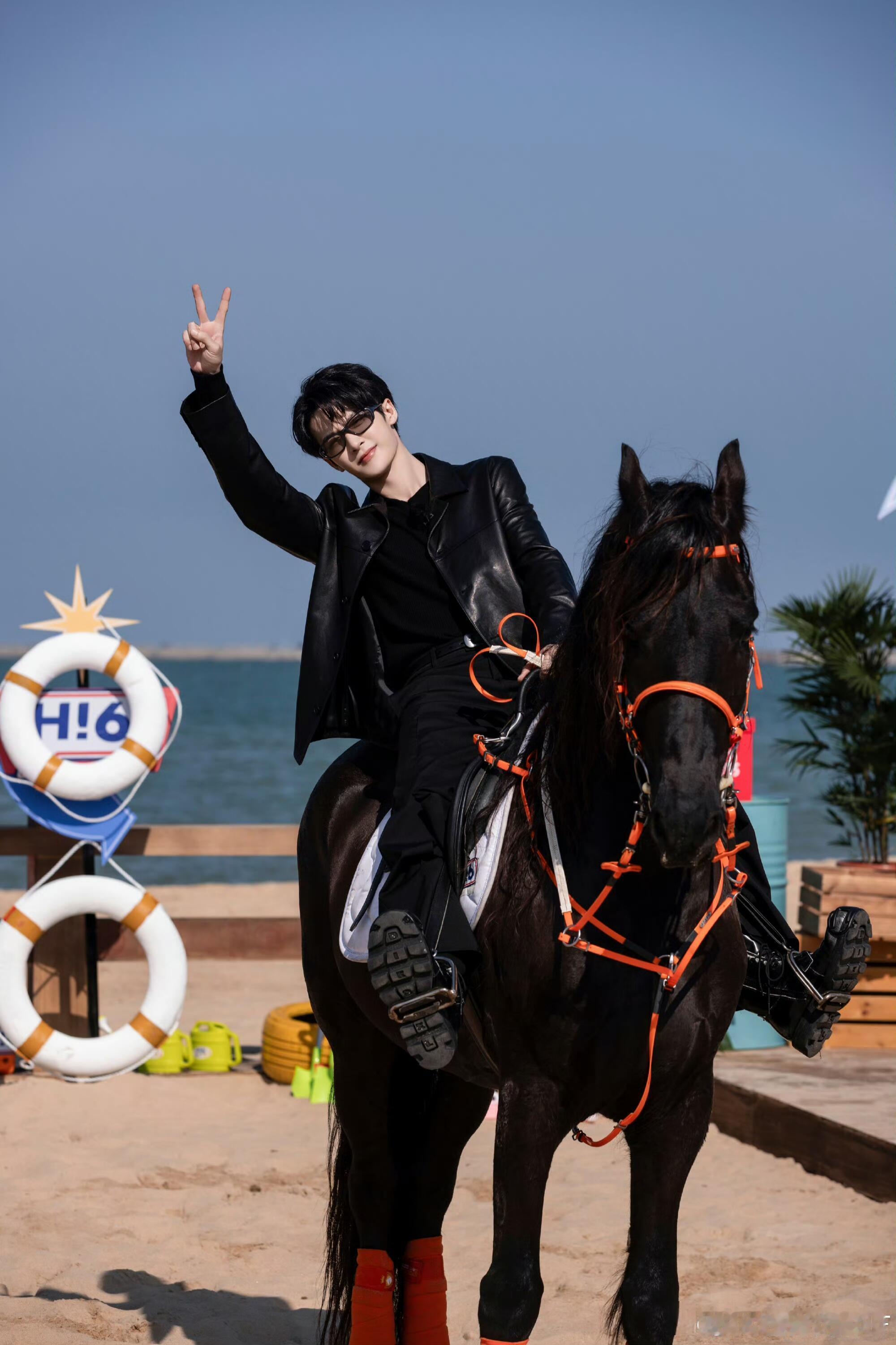 檀健次 你好星期六骑马路透~别笑，你试你也过不了第二关