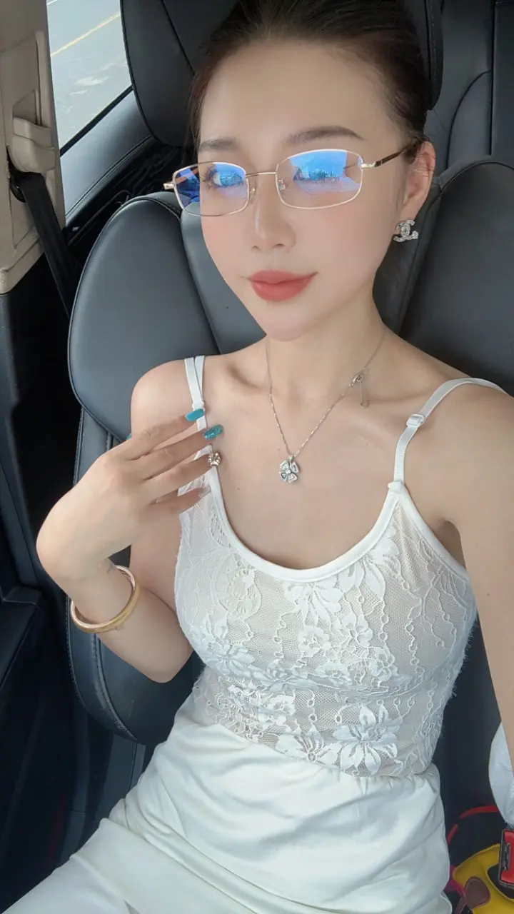 一点不带装的选男人就三点 听话的 给钱的 活好的 说什么情绪价值都是假...