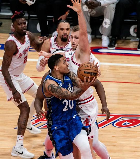 前NBA状元与猛龙签下短合同仅10天
 
北京时间24日凌晨，据外媒报道，前NB