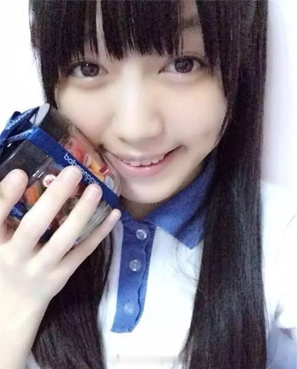 怎么🍔里面衣服颜色和别人不一样，嘿嘿嘿是你懂的深圳校服