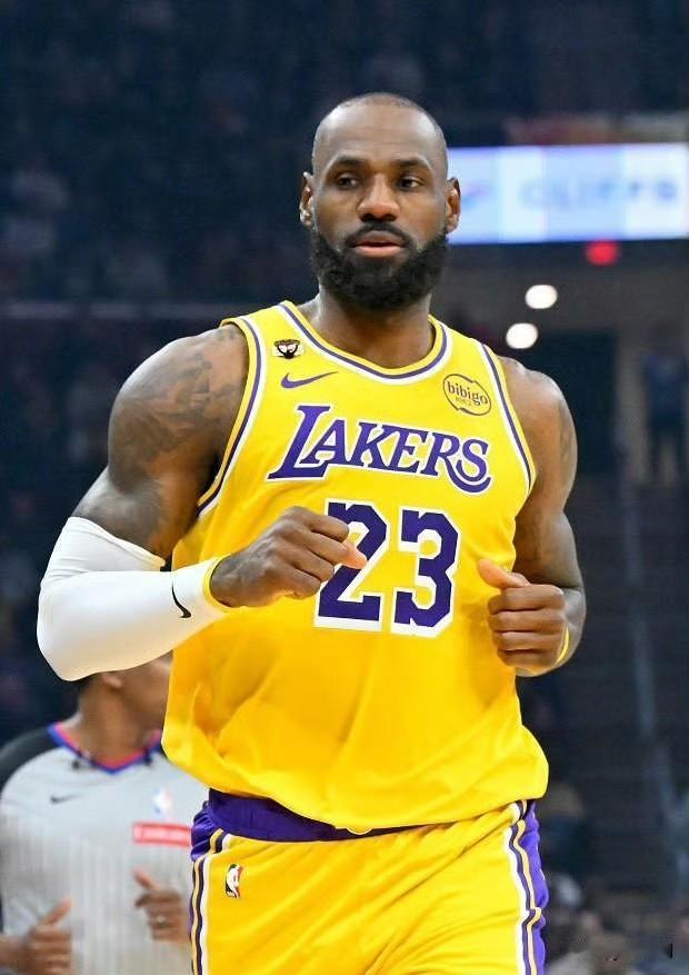 勒布朗詹姆斯下一个目的地克利夫兰！

勒布朗今夏将成为自由球员，如果他选择再打一