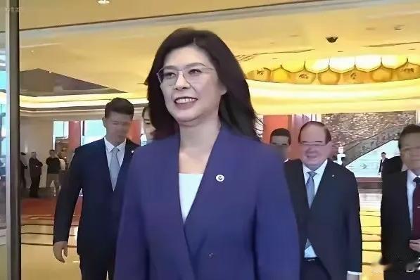你是否好奇，为什么有些岛内政客赴美"朝圣"时，看起来总像是一场“剃头挑子一头热”