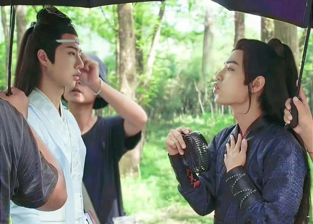 肖战王一博到底亲不亲😗😗 