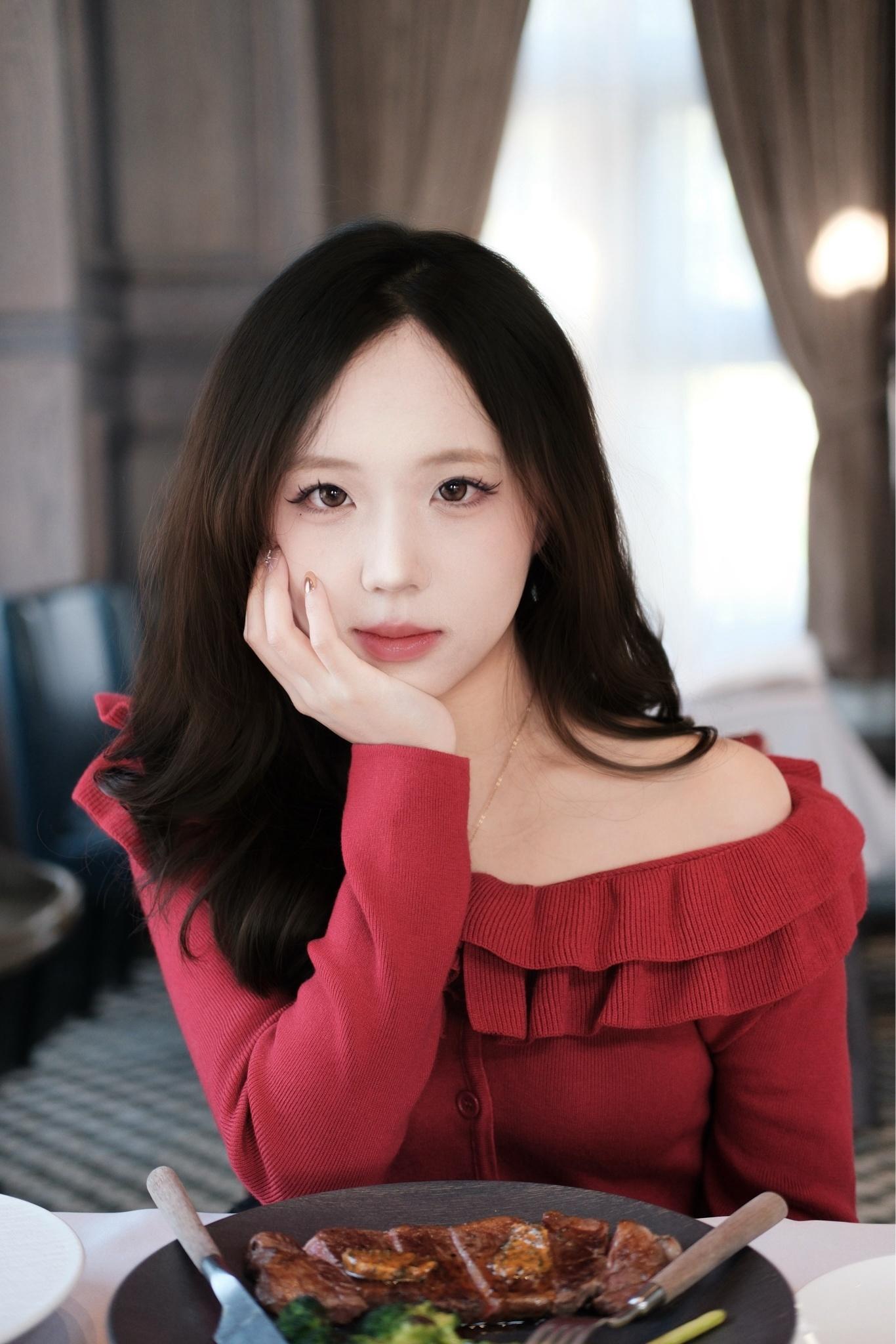 小小姐 你以前是个仪式感狂热爱好者 打扮漂亮的日子总要吃一顿漂亮饭 你觉得这样才