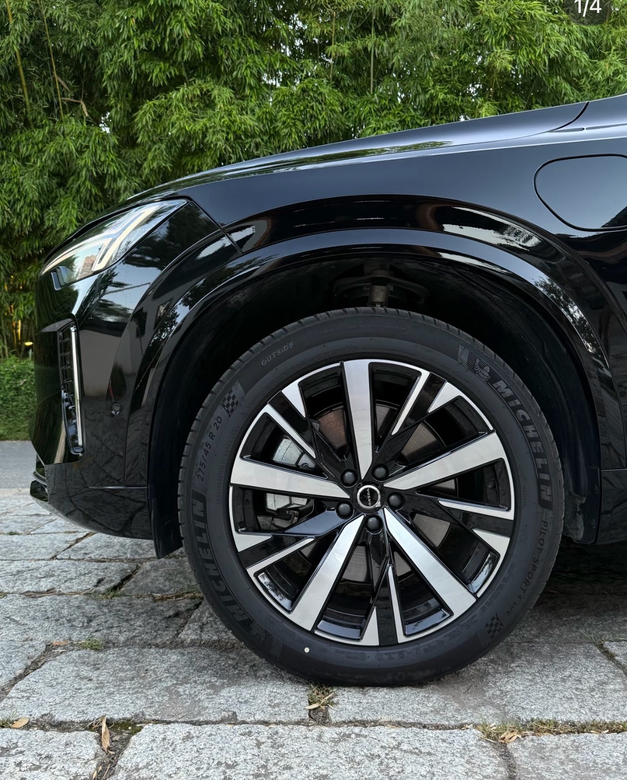 轮胎外观也能抄袭呀雷登发布了新轮胎硬Copy了下米其林的天鹅绒设计…这个天鹅绒属