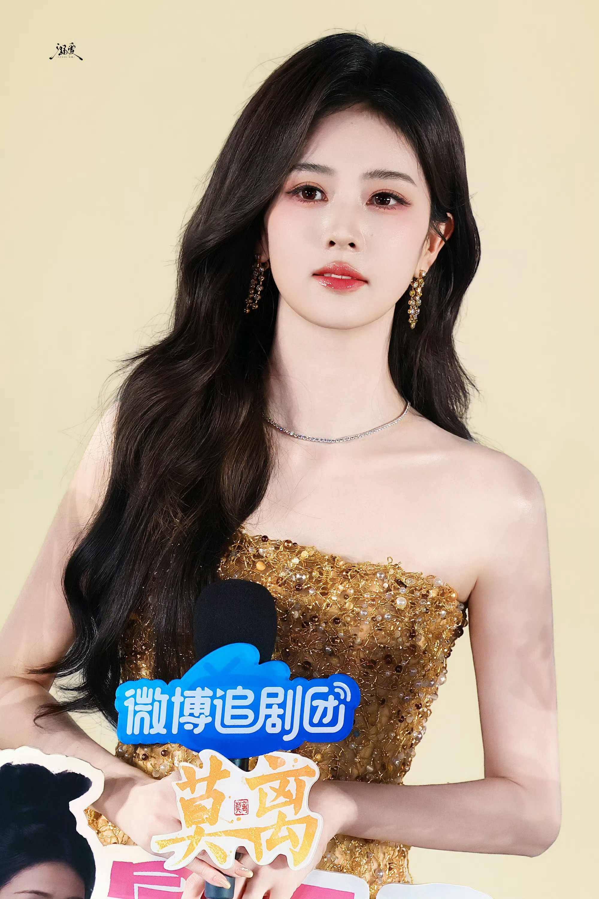 白鹿  想你时，夕阳是你、晚霞是你、云中月是你、点点星辰也是你。白鹿莫离白鹿叶璃