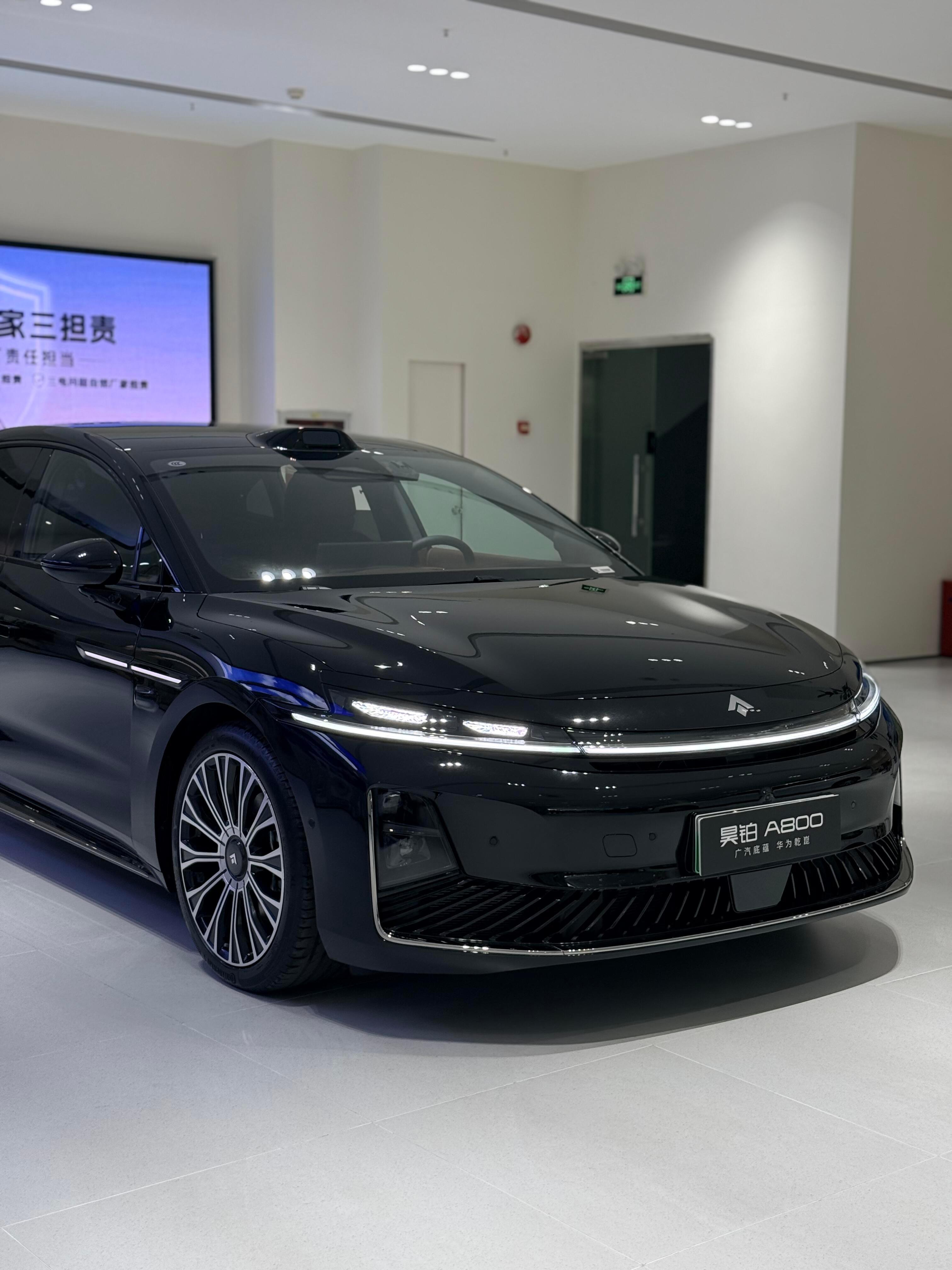 全球首款搭载华为896线激光雷达的量产车，感知能力超强，智驾系统在复杂路况下更稳