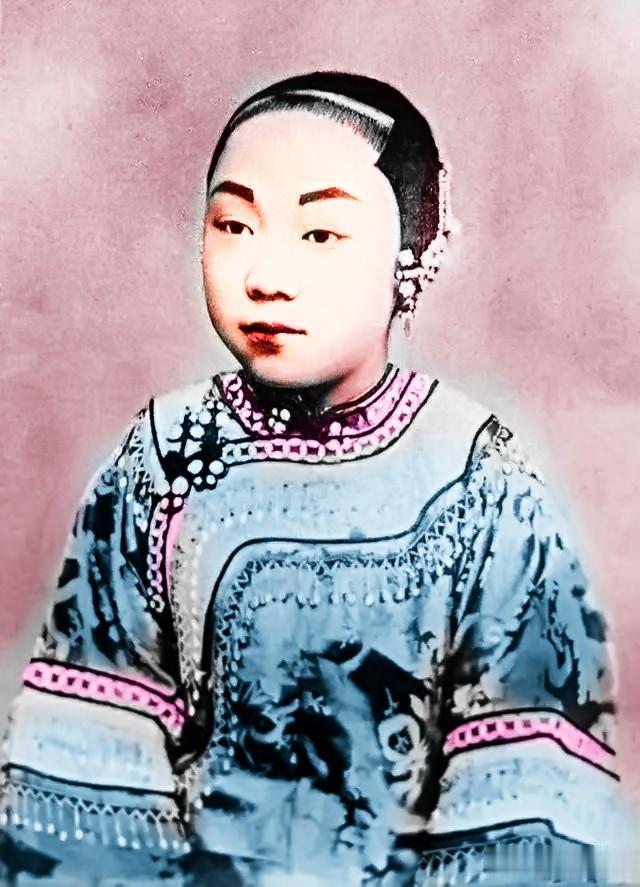 图中这两名女子叫林绛雪和小顾兰荪，她们分别获得戊戌年（1898年）和庚子年（19
