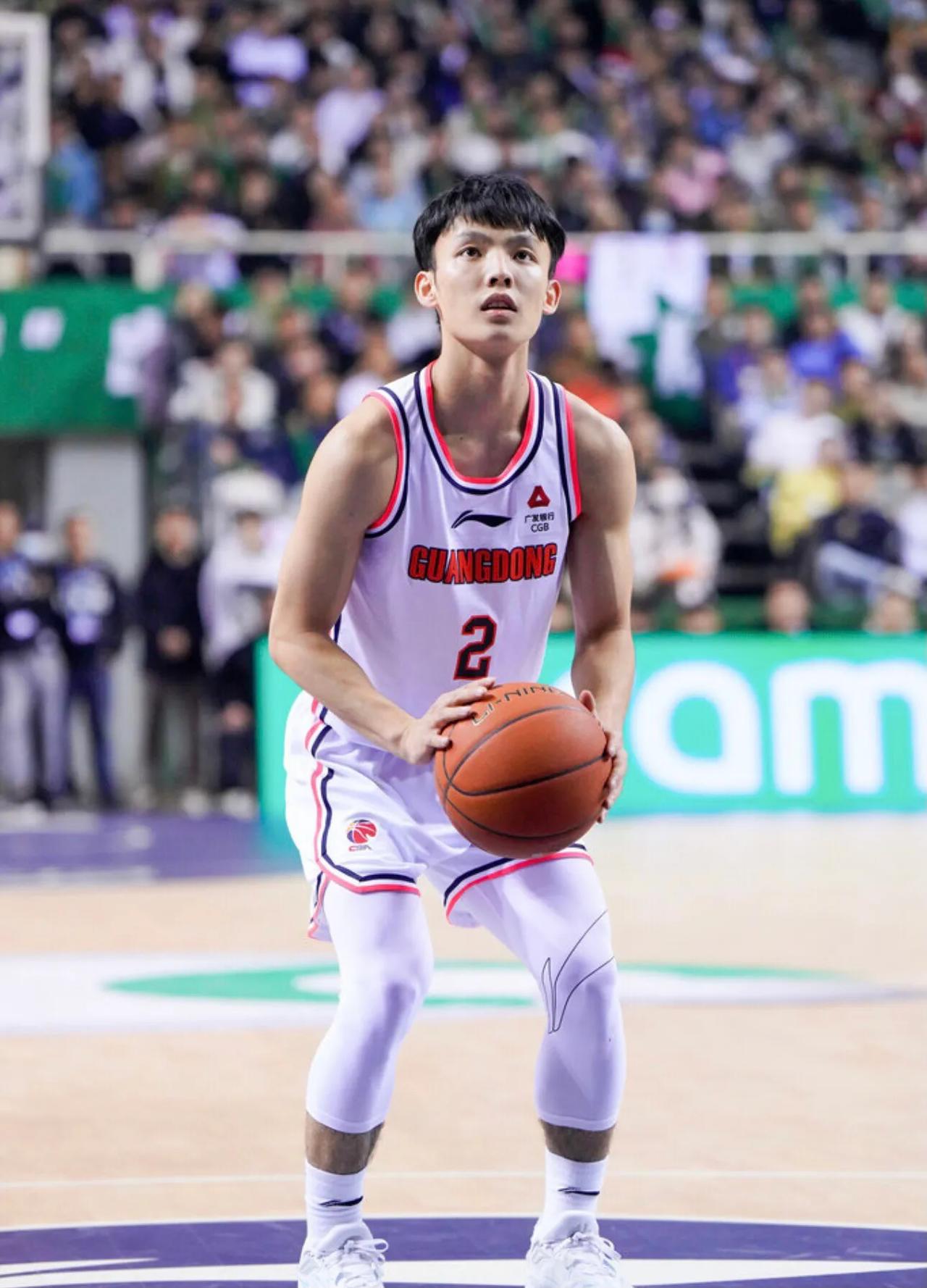 广东宏远男篮战胜江苏男篮，这两点是球队获胜的关键

1、小阵容表现出色
球队开场
