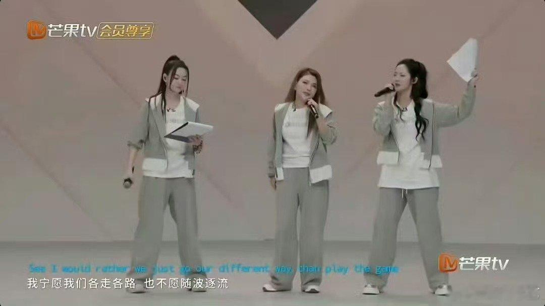 乌兰图雅怕万千惠被淘汰乘风2026小图雅为了留住队友拼学英语，真诚又努力，太让人