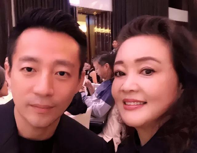 最近，有媒体报道，中国著名女企业家、直播网红张兰与其儿子汪小菲之前因为与股东之间