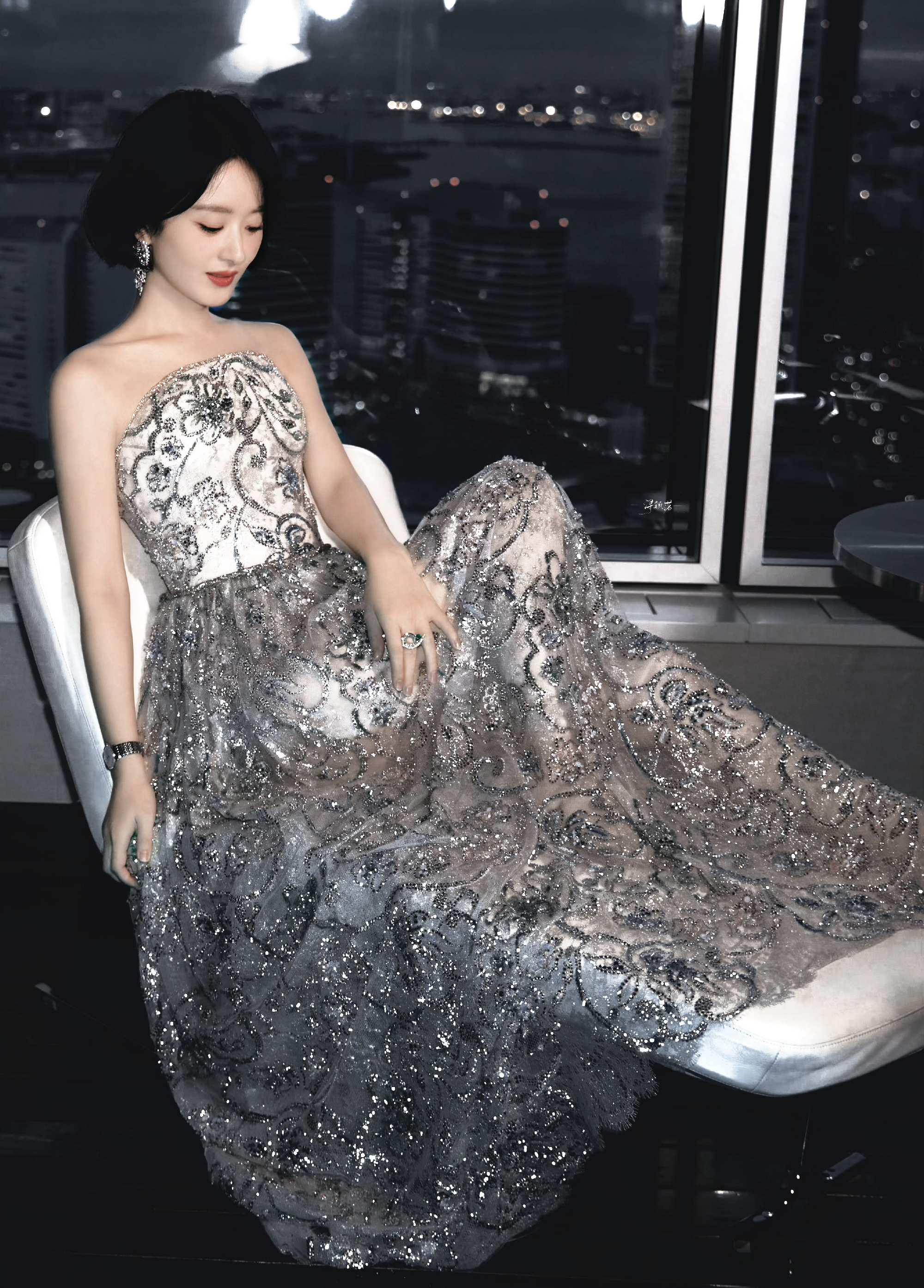 赵丽颖黄和娘 zly赵丽颖李秋萍 “你是我跨越山河万里，携带着芳香也要碰面的光”