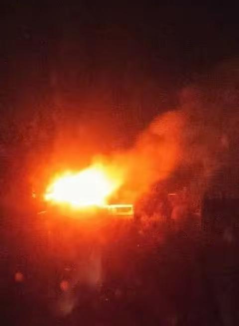 4月25-26日星期日晚，在被占领的克里米亚，爆炸声再次响起。特别是在贝尔贝克和