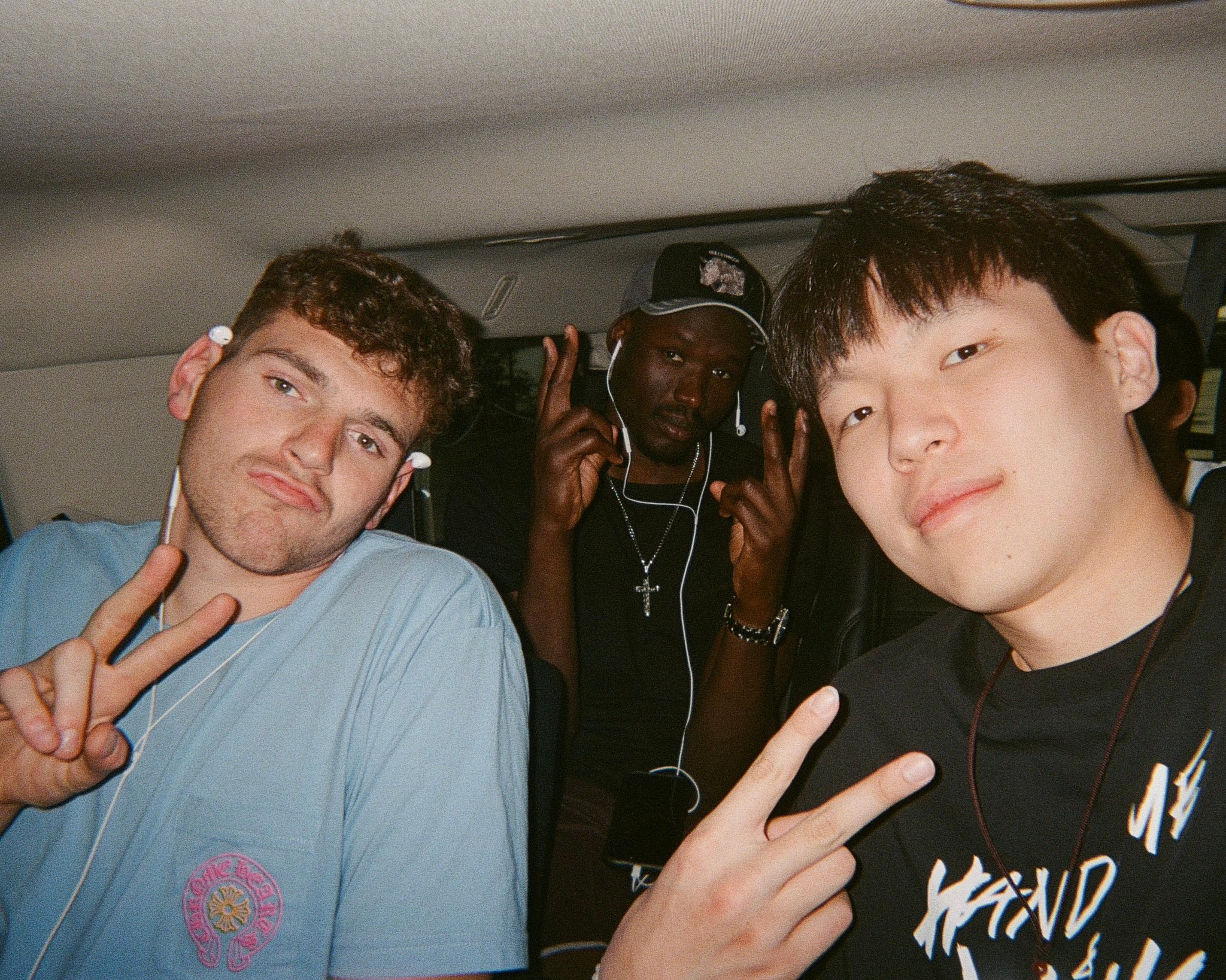 杨瀚森已经和队友打成一片，想在NBA站稳脚跟性格也很重要，阿联的性格就是太内向了
