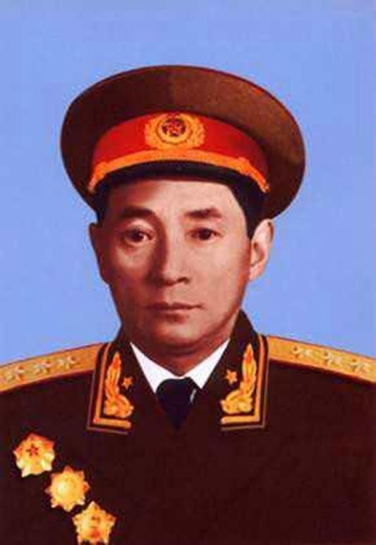 1930年参加红军，任红5军政治部秘书，从文书起步￼￼￼。建国后任沈阳军区政委，