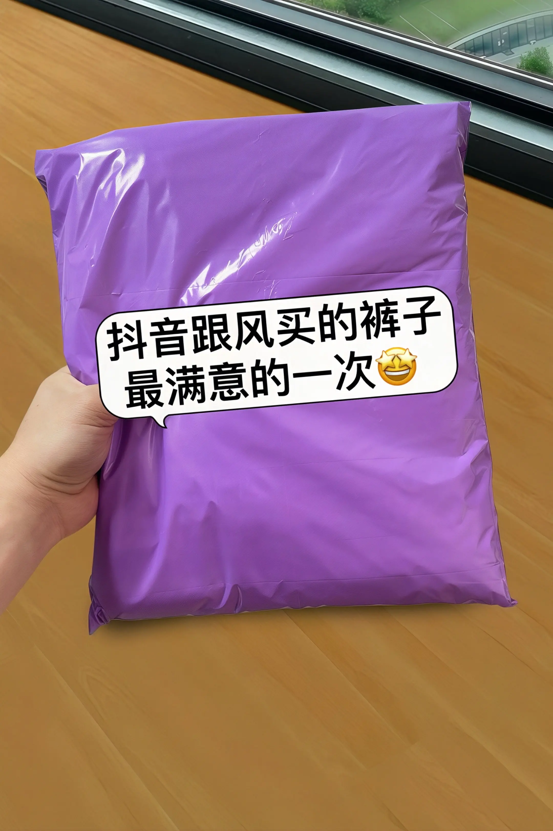 一眼爱上的刺绣九分牛仔裤！夏季氛围感直接拉满！高腰版型勾勒腰线，视觉拉...