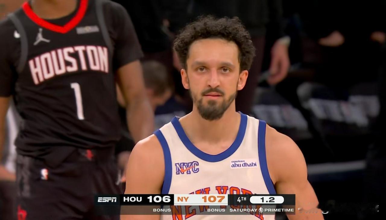 尼克斯大将沙梅特不愧是球队的替补神兵！在今天尼克斯主场以108：106逆转击败火