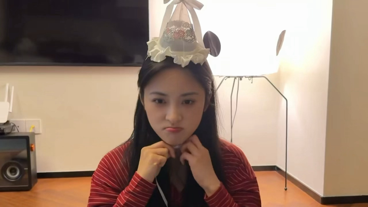 沈月 沈月生日变装转场好明媚啊春天过生日的可以跟拍月子的这条！太有创意了沈月生日