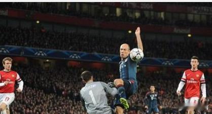 【黑哨整死大英超？NO！黑手另有其人】2月21日，英超素以节奏快、拼抢激烈著称，