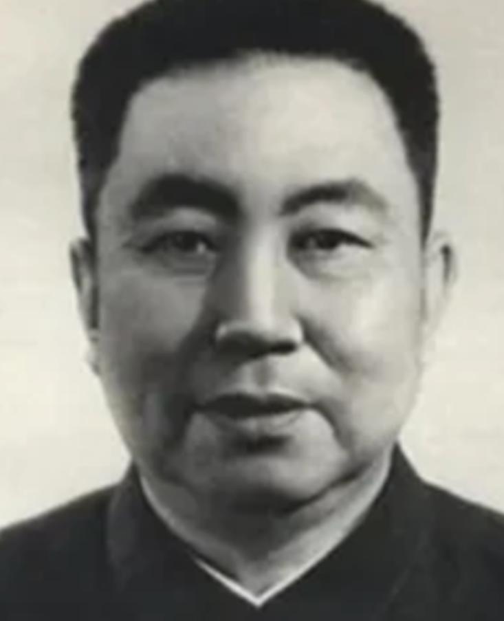 毛主席曾评价华国锋，是他见过最老实的人。不过，令很多人意想不到的是，这个老实人在