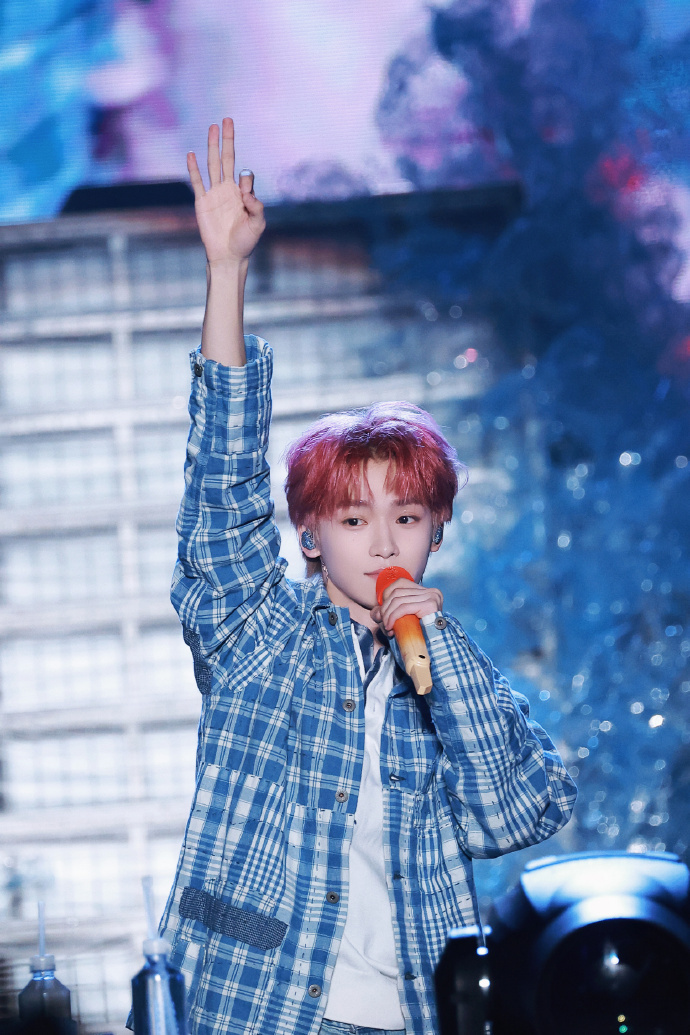 梓渝演唱会贵阳站圆满结束梓渝用歌声陪伴大家奔向比2025更美好幸福的2026年 