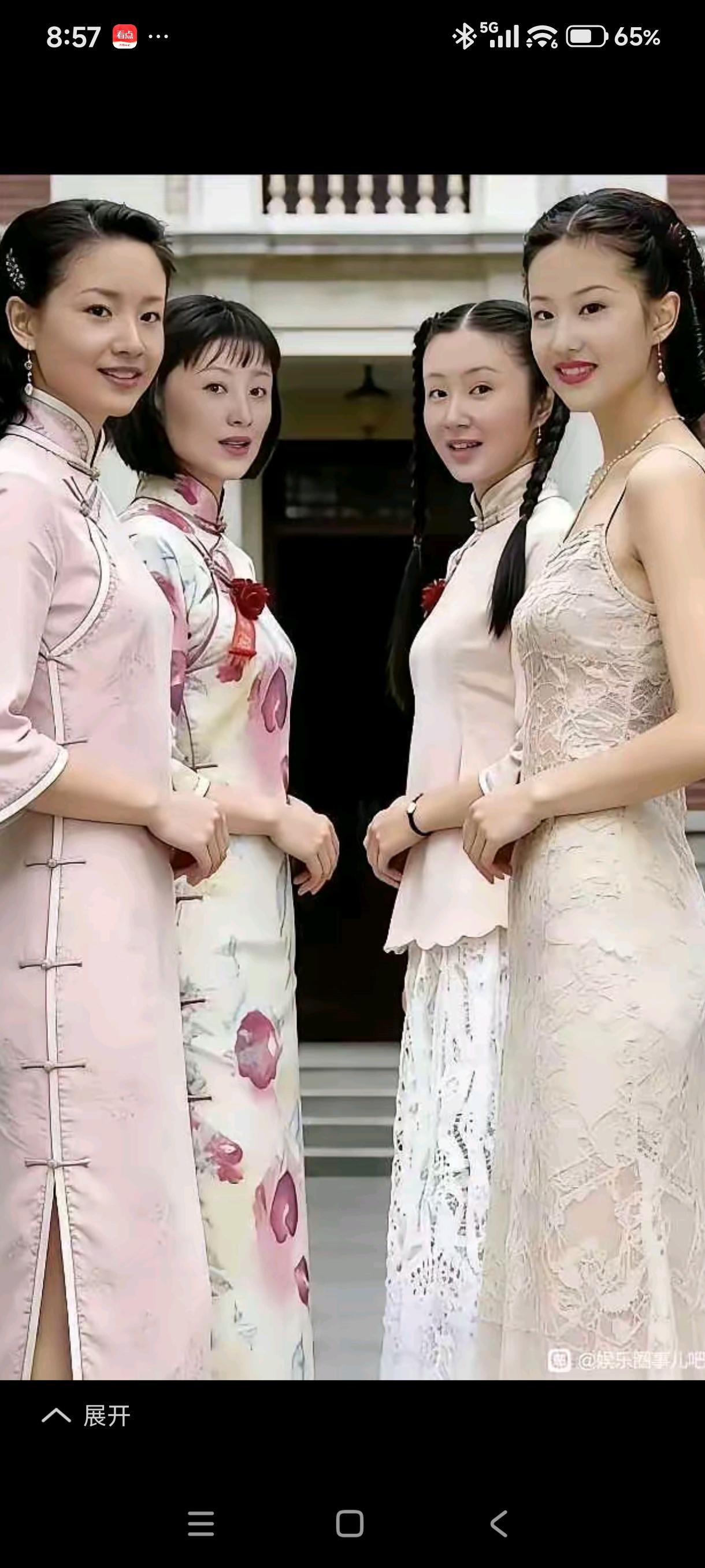 这四个迎宾女往这一站，那客人得趋之若鹜，呼呼地来！