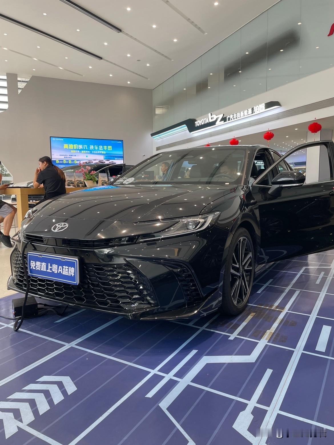 油电混合的凯美瑞省油吗?开过的人都懂：越堵越省，家用太香！🔥

凯美瑞双擎 家