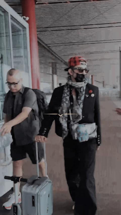 机场偶遇汪东城网友机场偶遇汪东城！真人状态超在线，活力感扑面而来。一身简约私服行