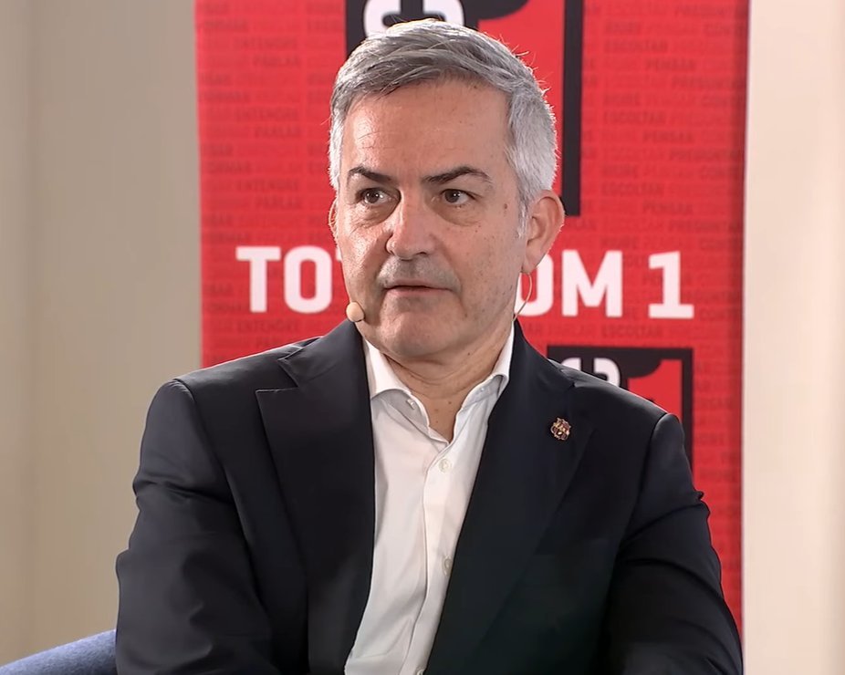 问：关于梅西可能重返巴塞罗那一事，各方说法不一。你相信哈维的说法还是拉波尔塔的说