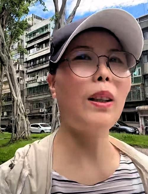 她的人生下半场，从湾湾回老家
杨阿姨当年，出门打工，为了生计，她不得已就去了湾湾