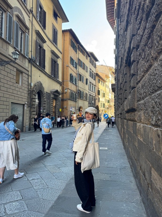 张婧仪碰上了Florence暖洋洋的几天 张婧仪中秋晒照 张婧仪中秋晒照，张婧仪
