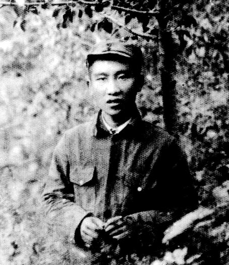 1955年全军大授衔，段苏权因“历史问题”被“暂授少将”，战友打抱不平：你往前站