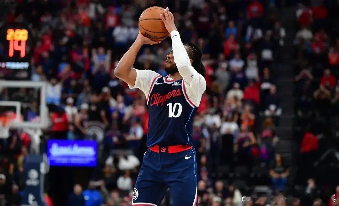 今天残阵快船在主场大战马刺！全场比赛，两队打得难解难分，直到最后时刻才分出胜负，