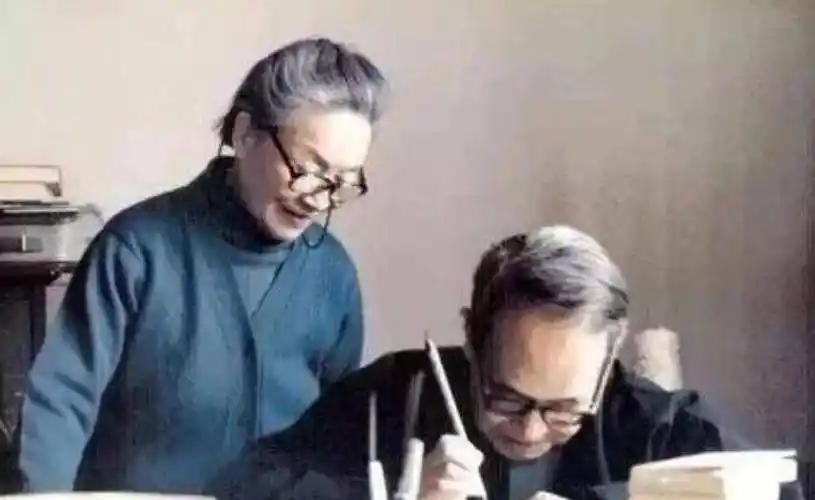 一位医师朋友说了段话，点醒了无数人："身边长寿的长辈，真正活到八十多岁的，没几个