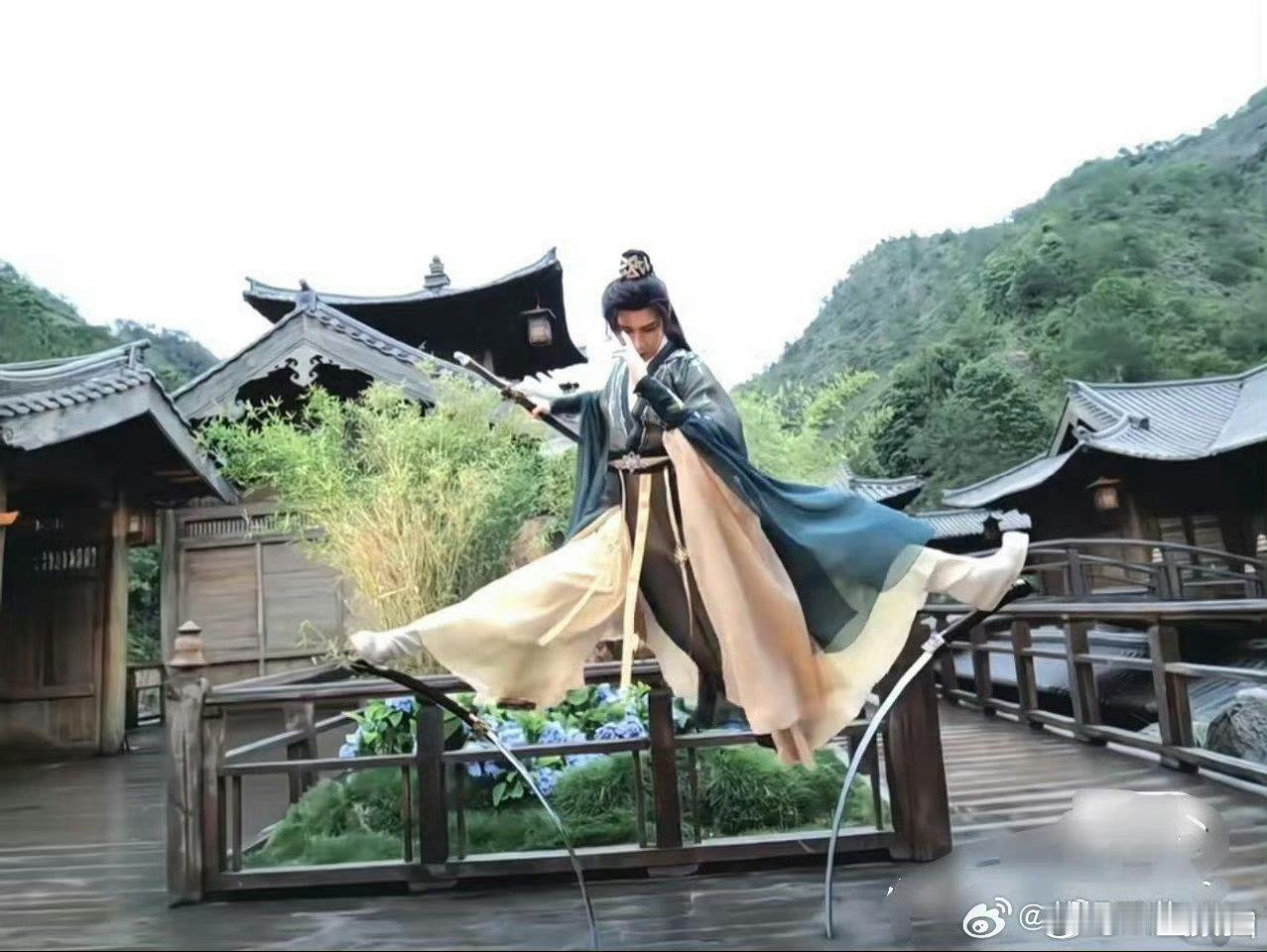 我服了 粉丝快把这个空中一字马夸上天了 ​​​