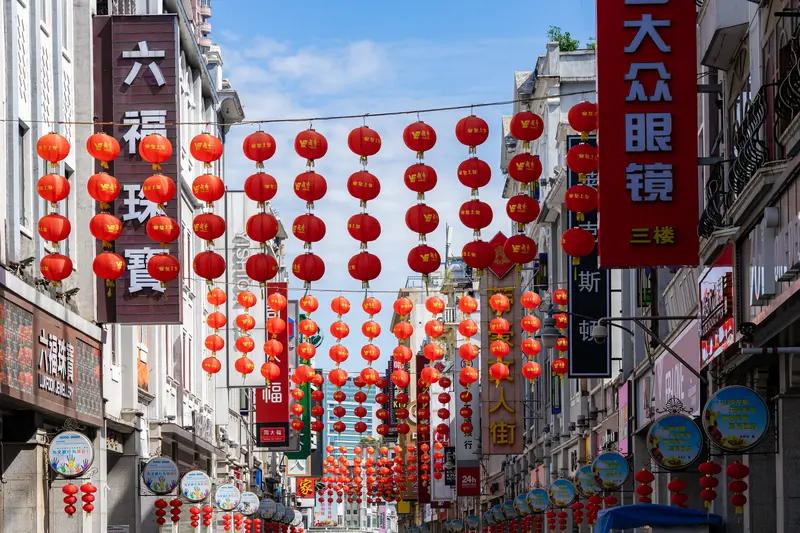 看到“天地分上下”这个上联，感觉一下子就把天地空间的概念给打开了，很有气势。我觉