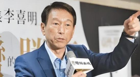 岛内彻底炸锅了！台湾前参谋总长李喜明，曾经说出了没人敢讲的大实话。解放军迟迟不动