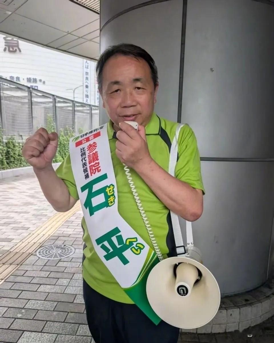 为了几两碎银，连祖宗牌位都能当柴烧，石平这次算是把“无耻”二字演绎到了极致。
