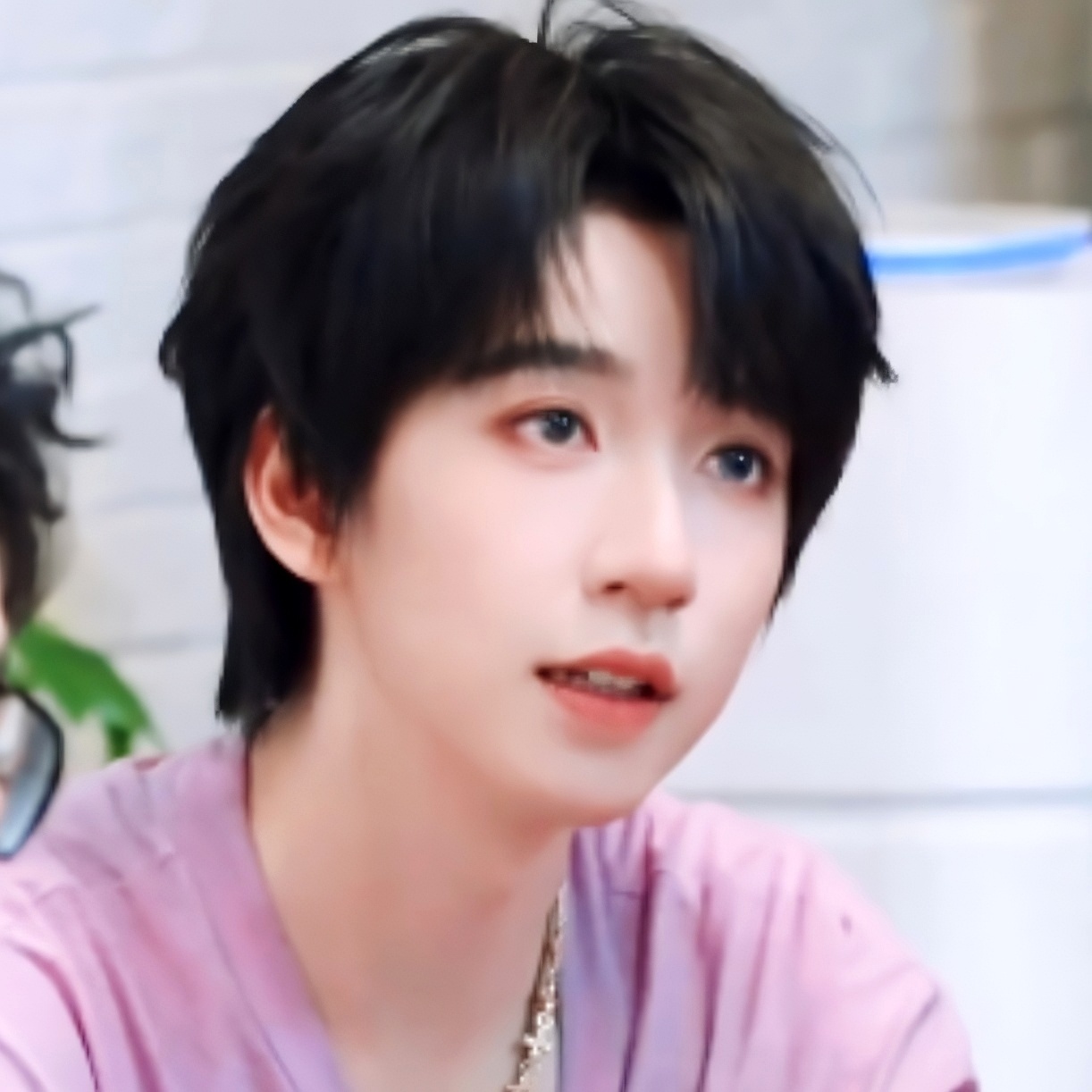 人，咪要小鱼干😺 