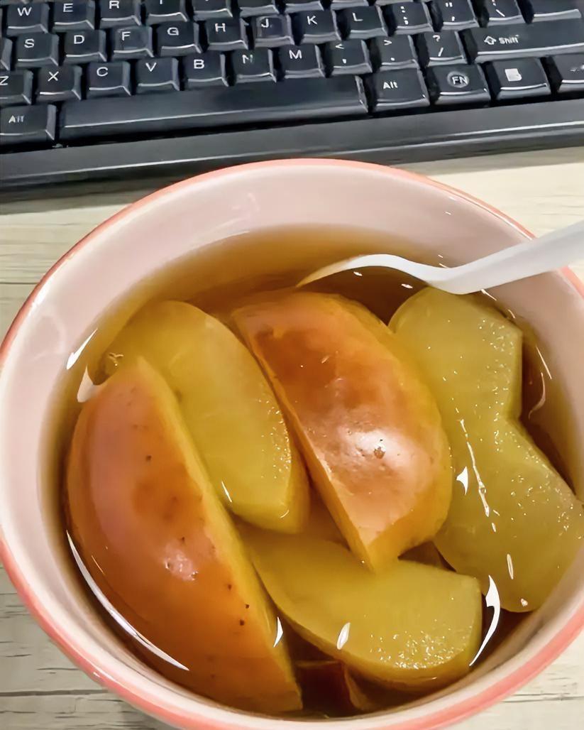 震惊！口臭不止是“上火”，这四种体质才是元凶！对照自查你中招没？口臭不单是尴尬，