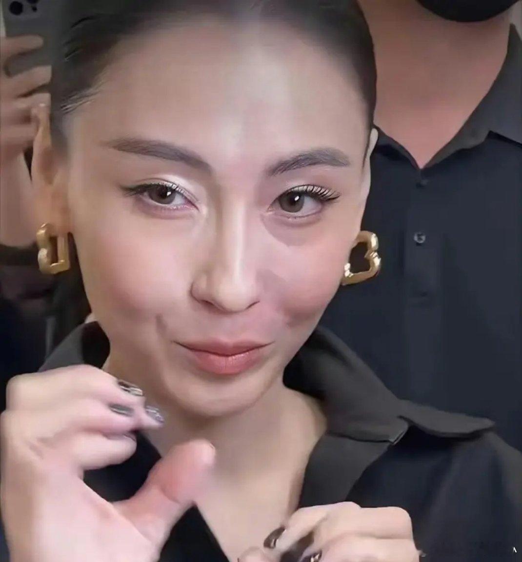 如今的张柏芝容貌状态变化瞩目，气质模样反差很大 