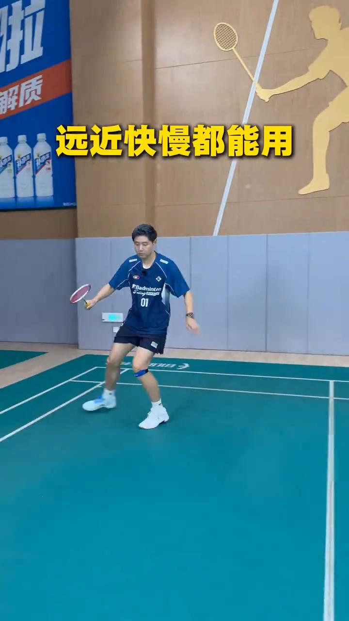 羽毛球步法自学顺序。
你还在这样满场乱跑吗？按照下面的顺序自学步伐，中羽三级指日