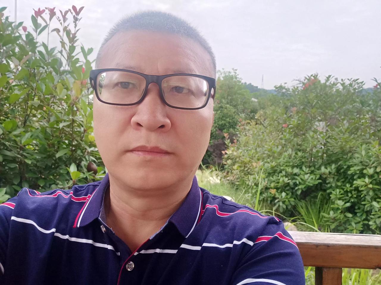 不知道从啥时候开始我发现自己都不认识自己了……
今天为走人户送份子钱，差一点就和