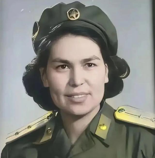 1965年，55岁的刘亚楼因为操劳工作，英年早逝。离世前，他叮嘱小自己15岁的混