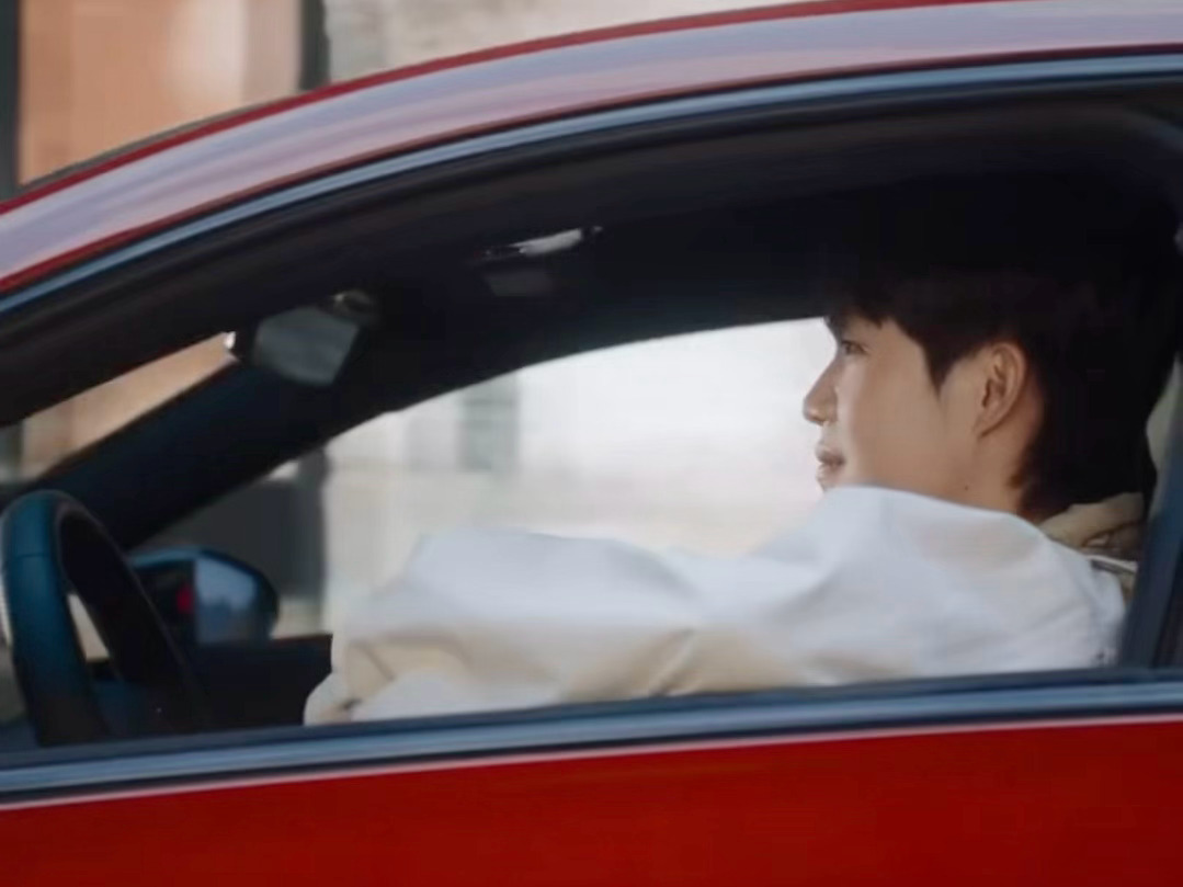 梅赛德斯-奔驰品牌新锐大使王楚钦 帅[吃馕] ​​​