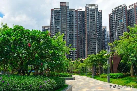 邻居三套房，从天天晒房到沉默不语
 
我邻居陈小姐，当年风光得很。
东莞东坑一套