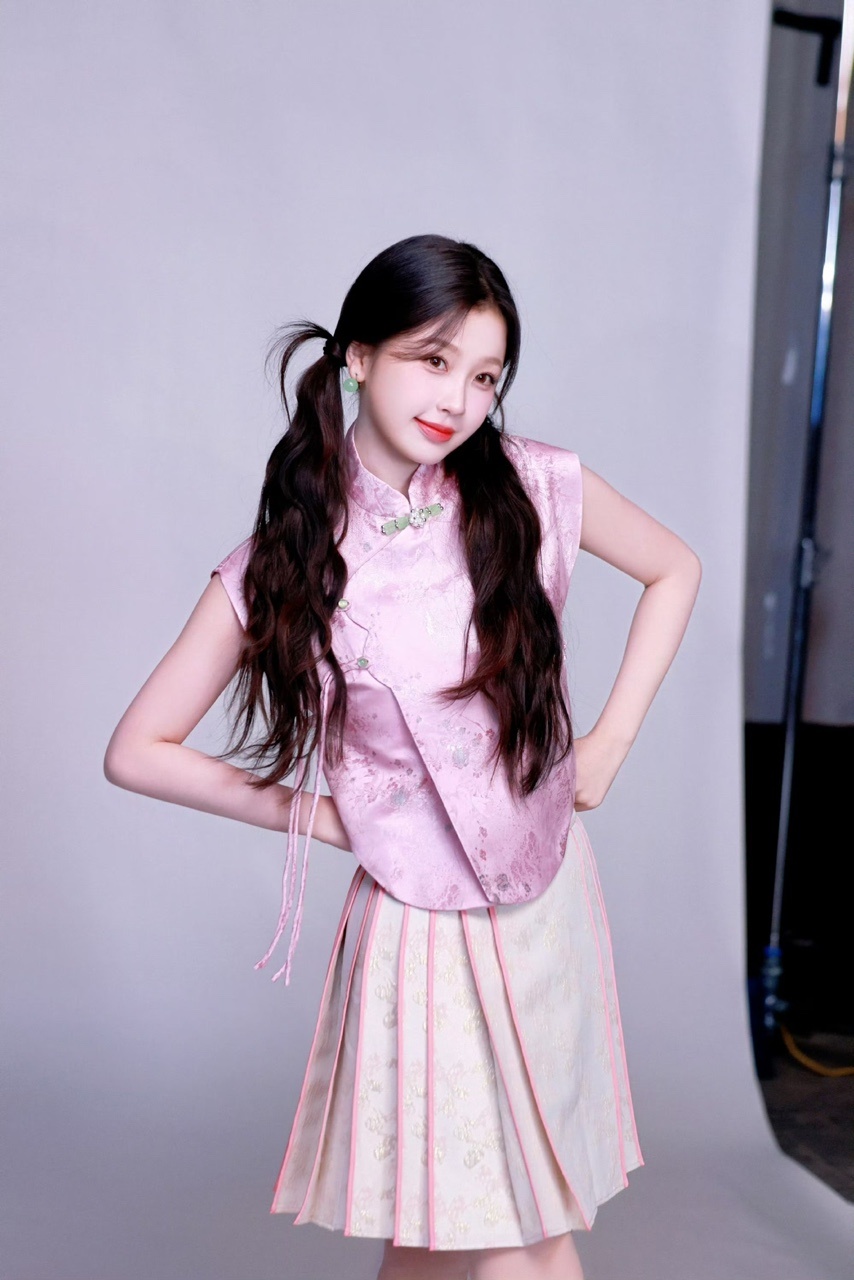 #虞书欣[超话]##虞书欣新中式vs蓬蓬裙#小粉欣好可爱呀～ #虞书欣蜜桃新中式