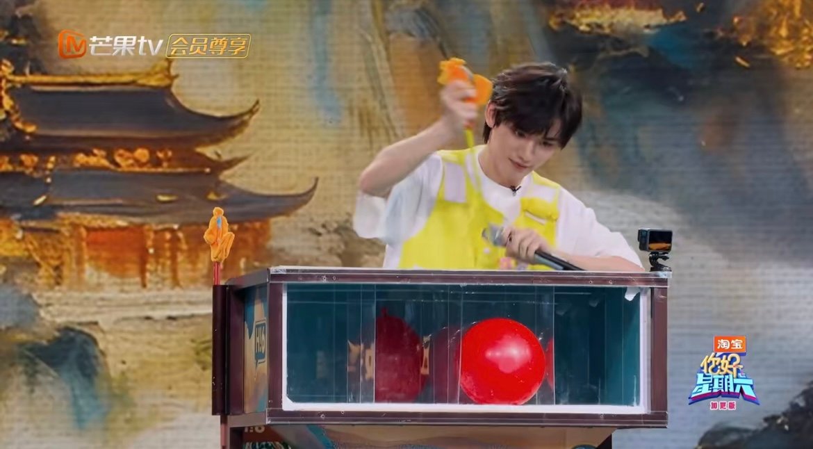 丁程鑫快刀斩乱麻斩到杨迪了 小丁这波快刀斩乱麻太果断，扎水球不犹豫，可怜迪哥从头